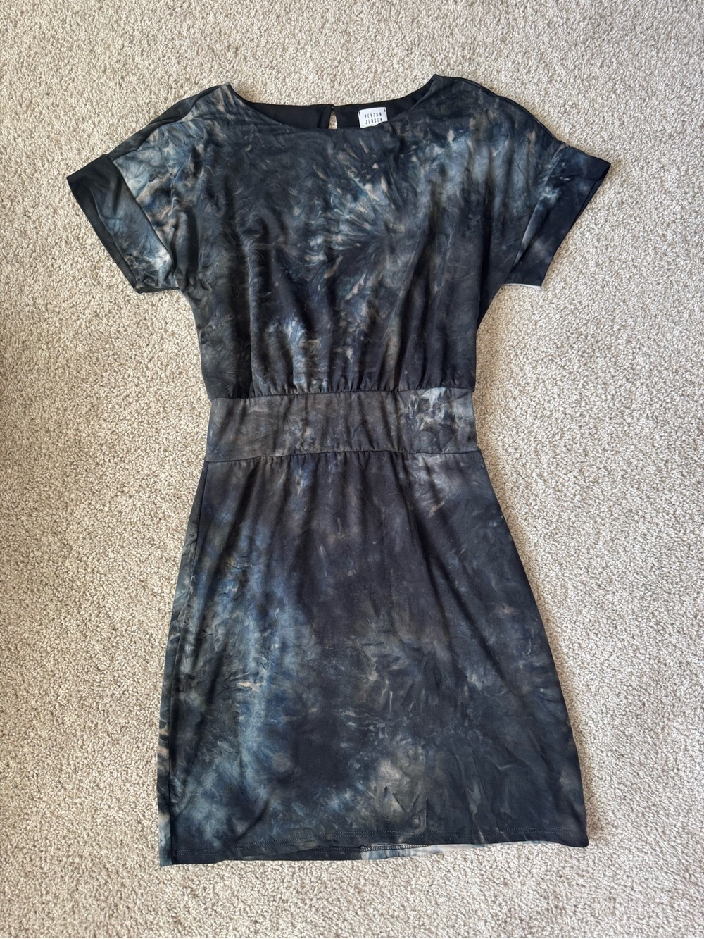 Tie-Dye Short Sleeve Mini Dress in Black and Gray